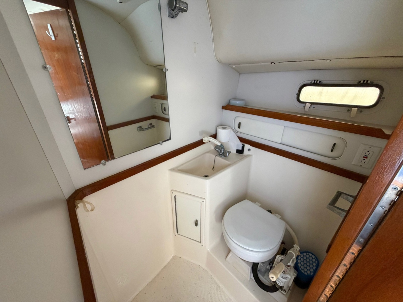 1997 Pursuit 3100 Express