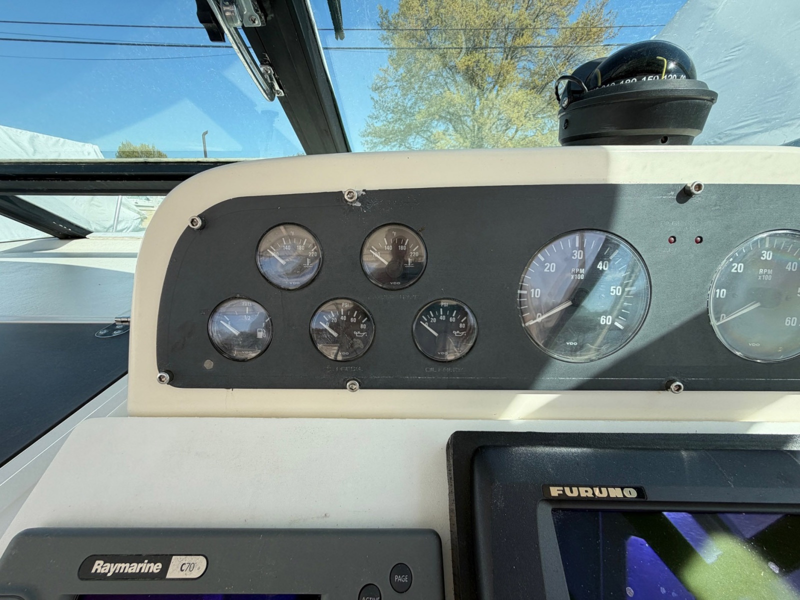 1997 Pursuit 3100 Express