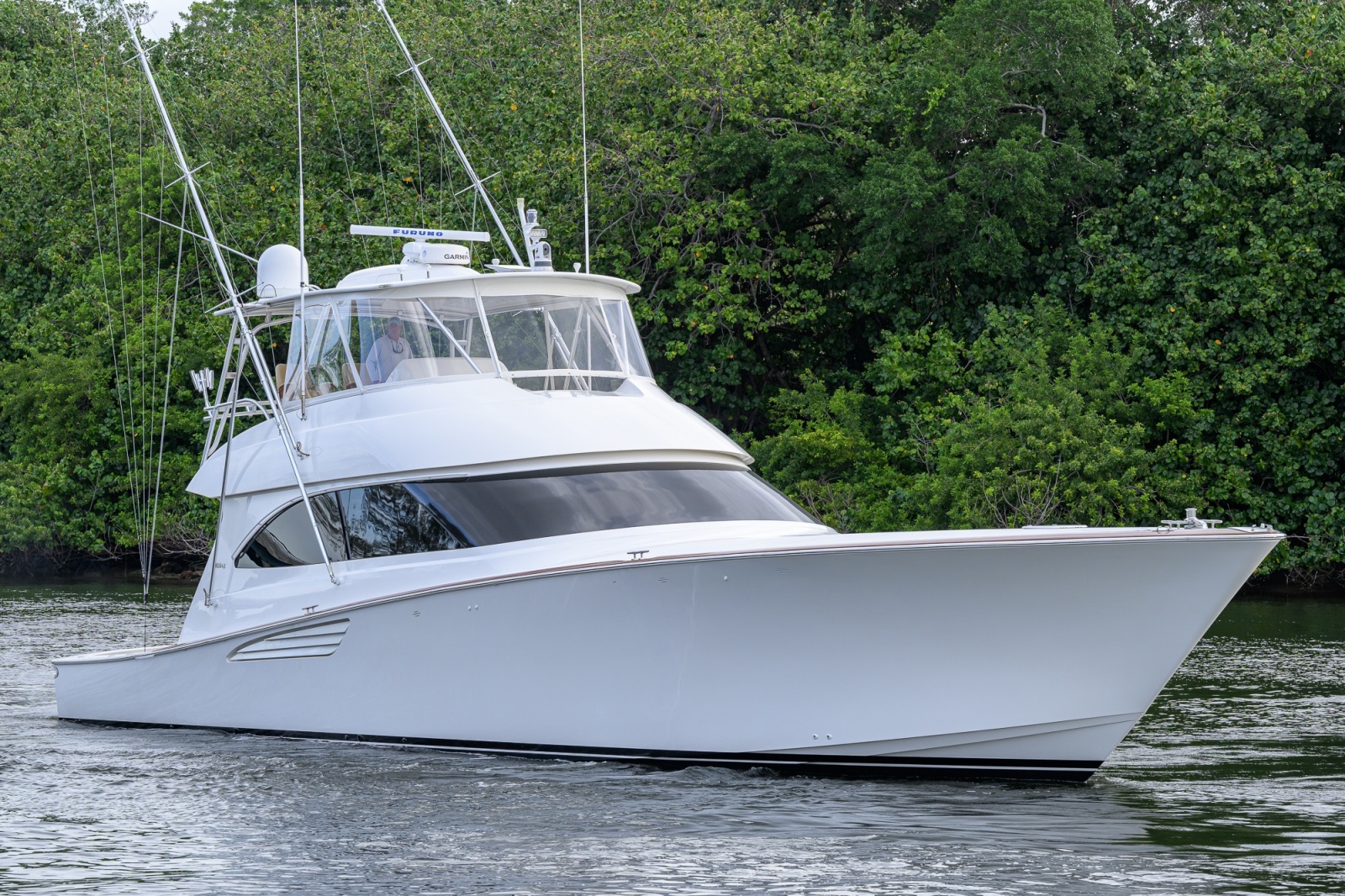 Viking 70 DESPERADO - Starboard Bow Profile