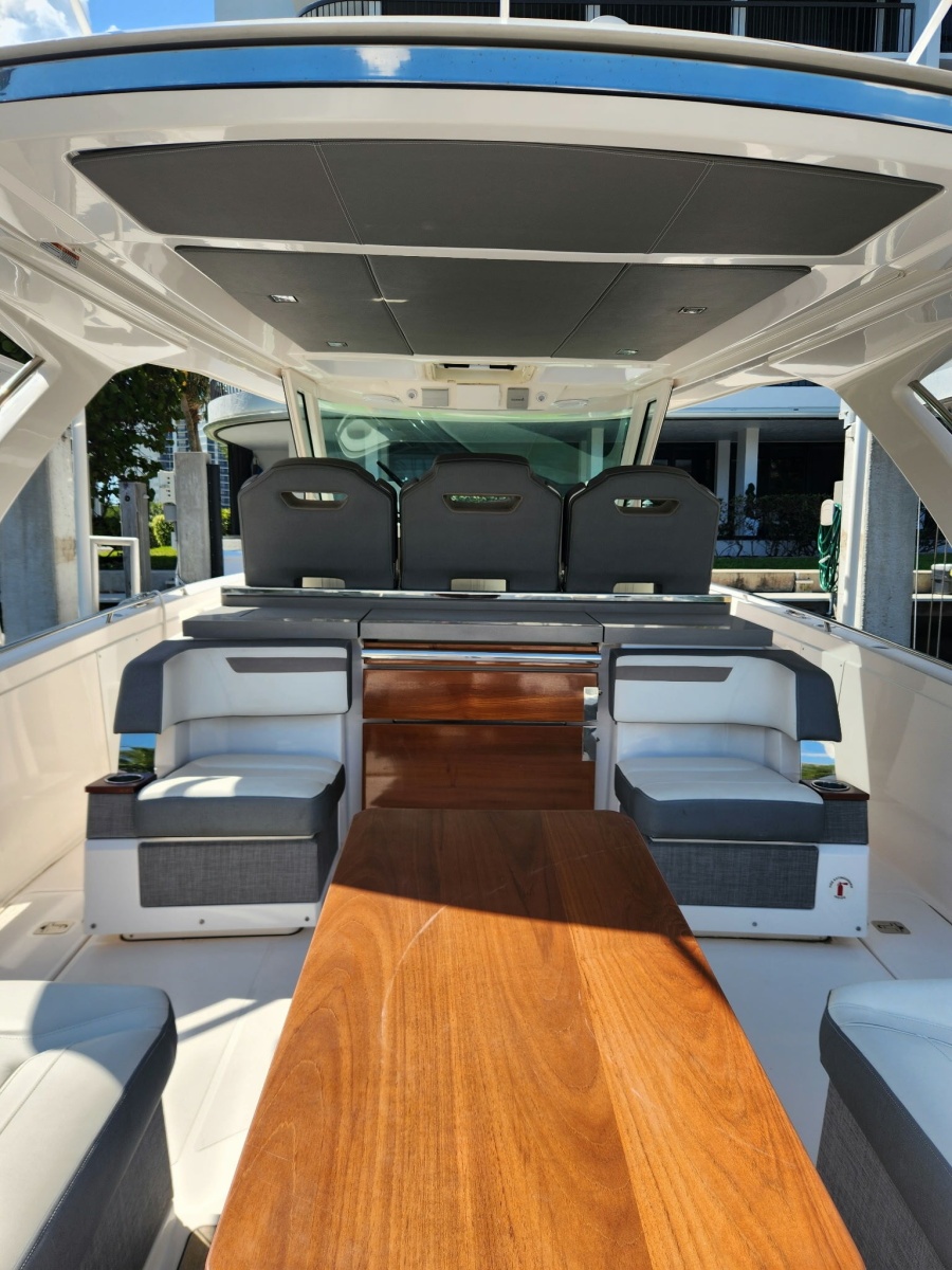 2019 Tiara Yachts 38 LS