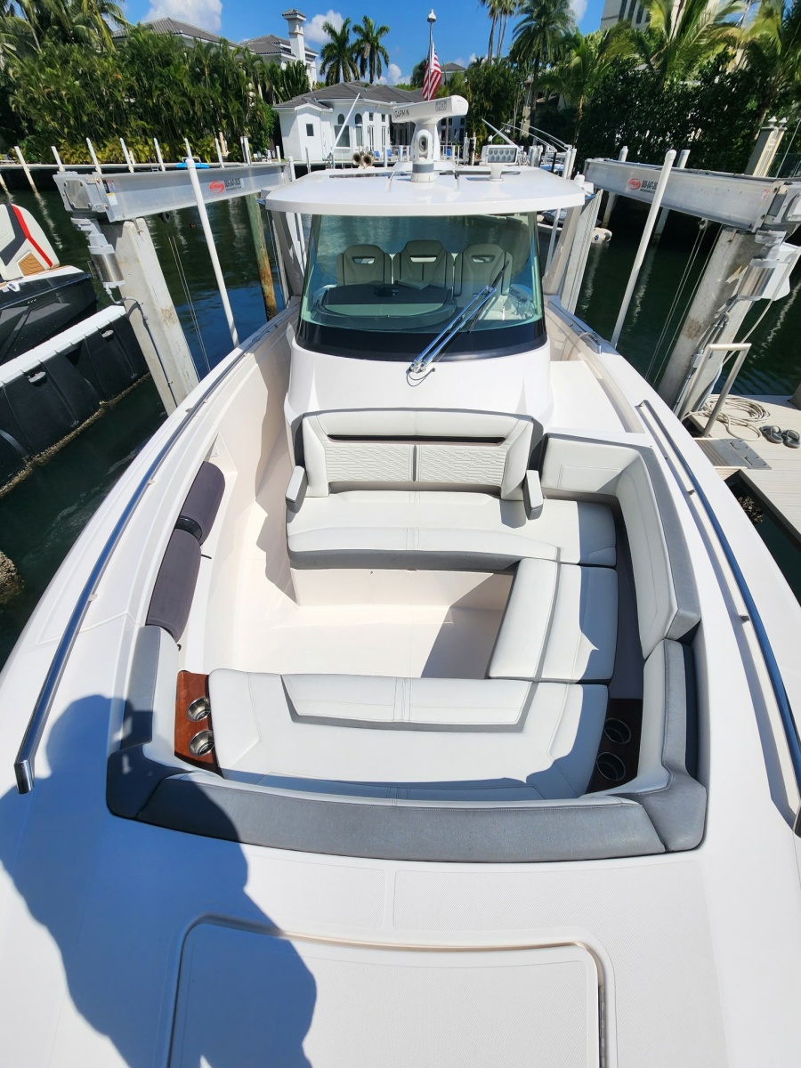 2019 Tiara Yachts 38 LS