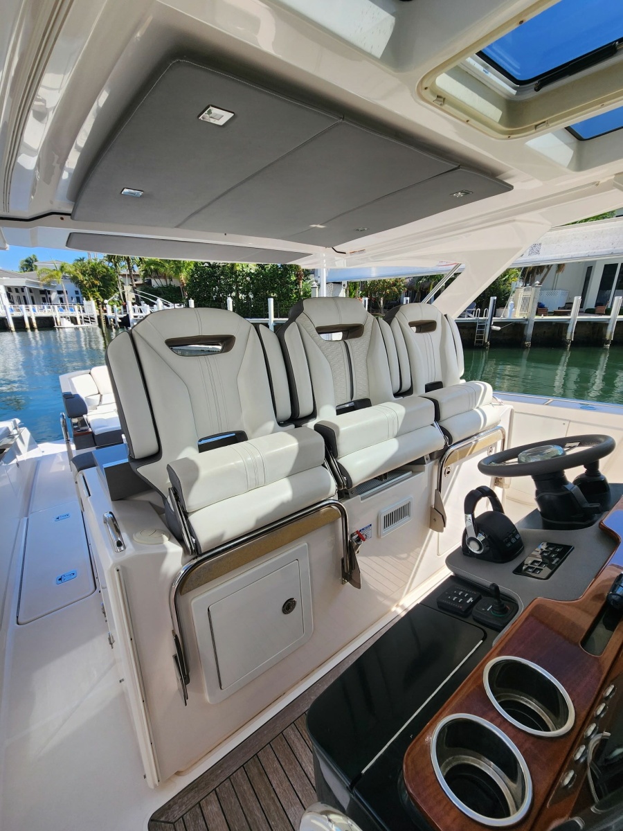 2019 Tiara Yachts 38 LS