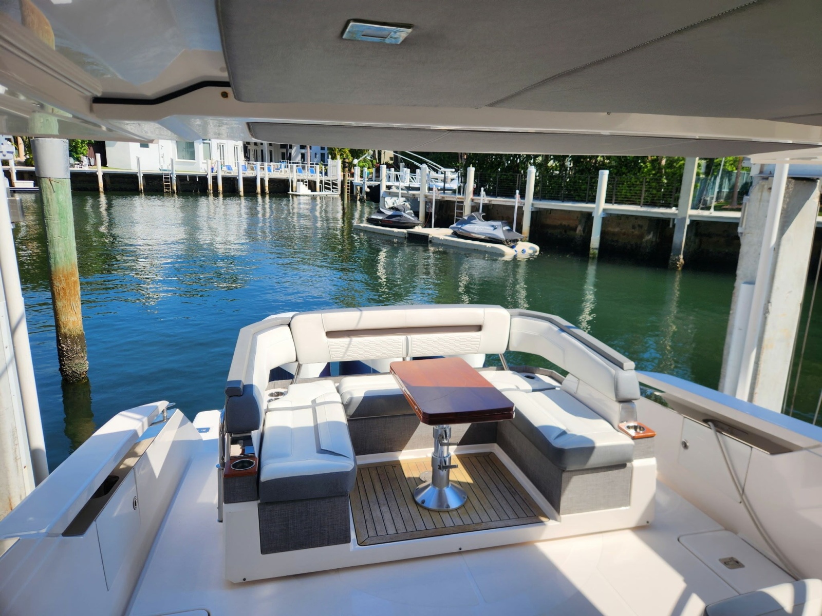 2019 Tiara Yachts 38 LS