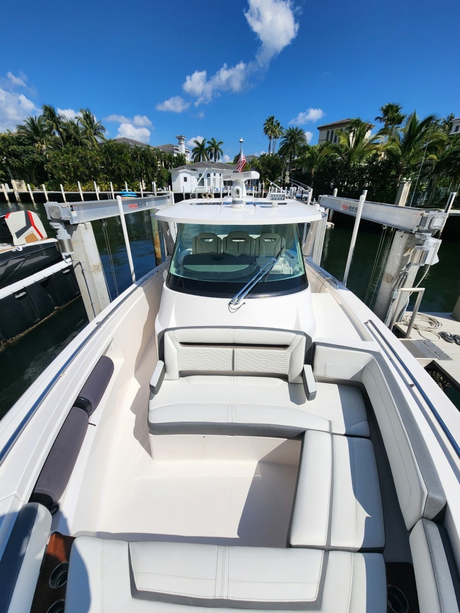 38ft Tiara Yachts Yacht For Sale