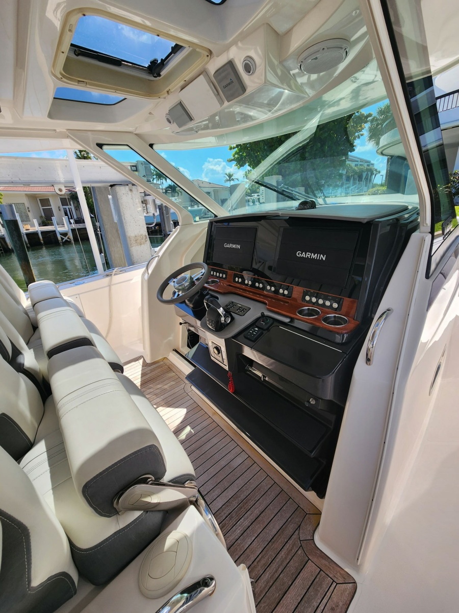 2019 Tiara Yachts 38 LS