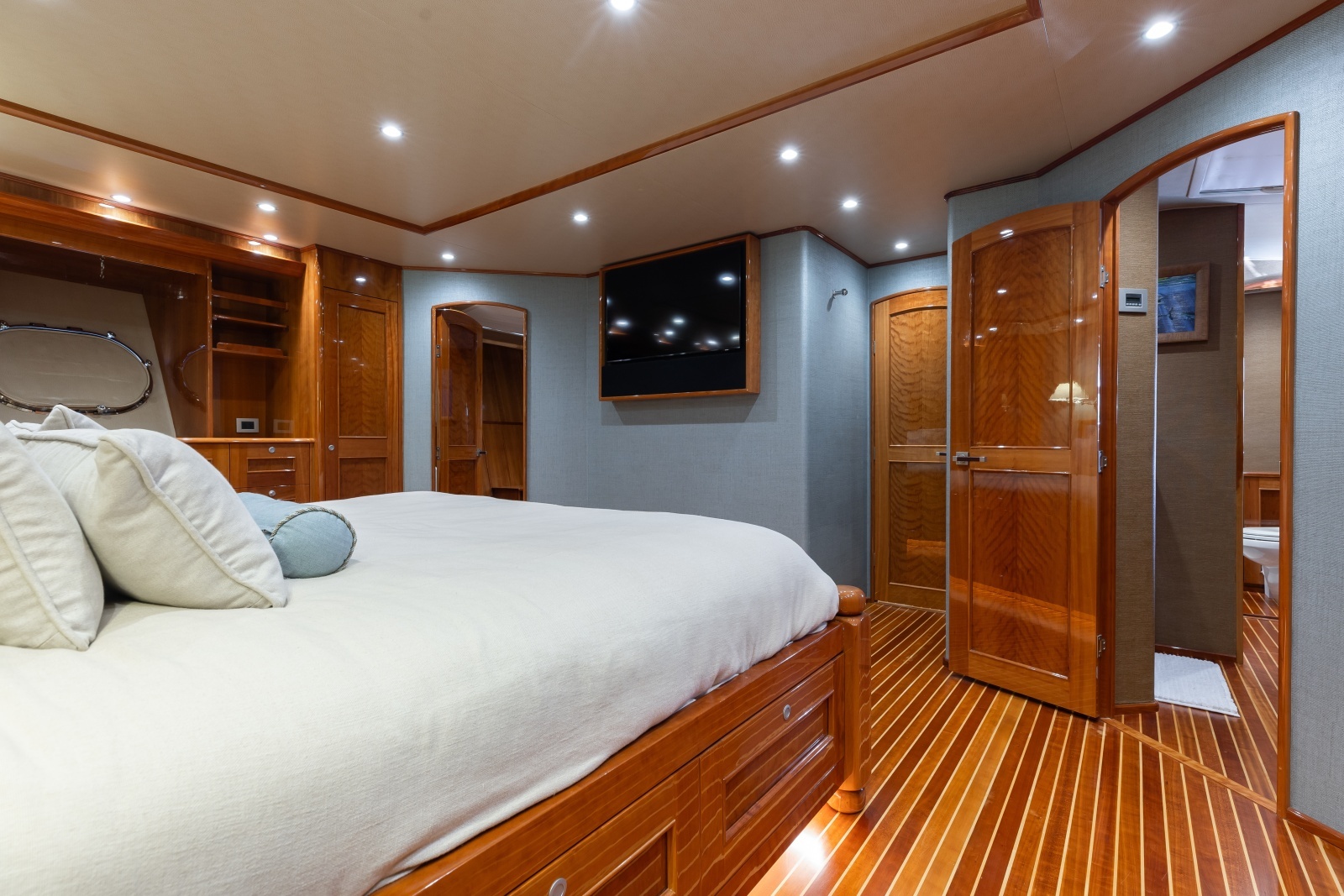 2016 Viking Skybridge