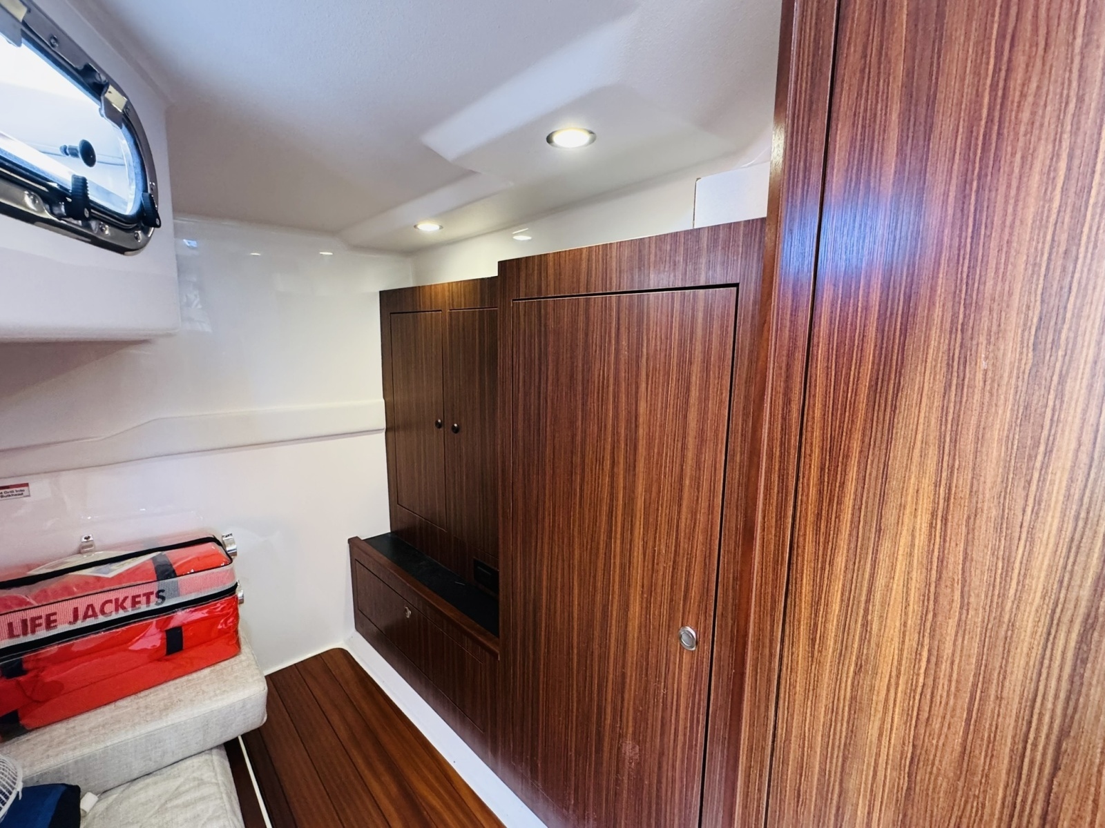 35ft Pursuit Yacht For Sale