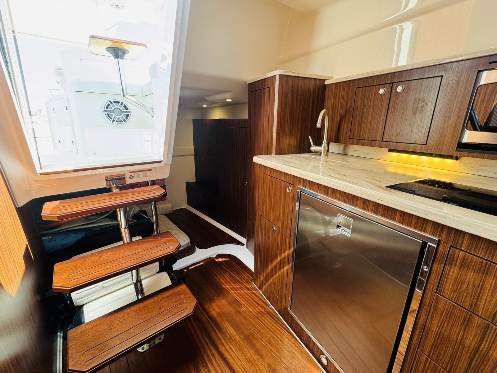 35ft Pursuit Yacht For Sale