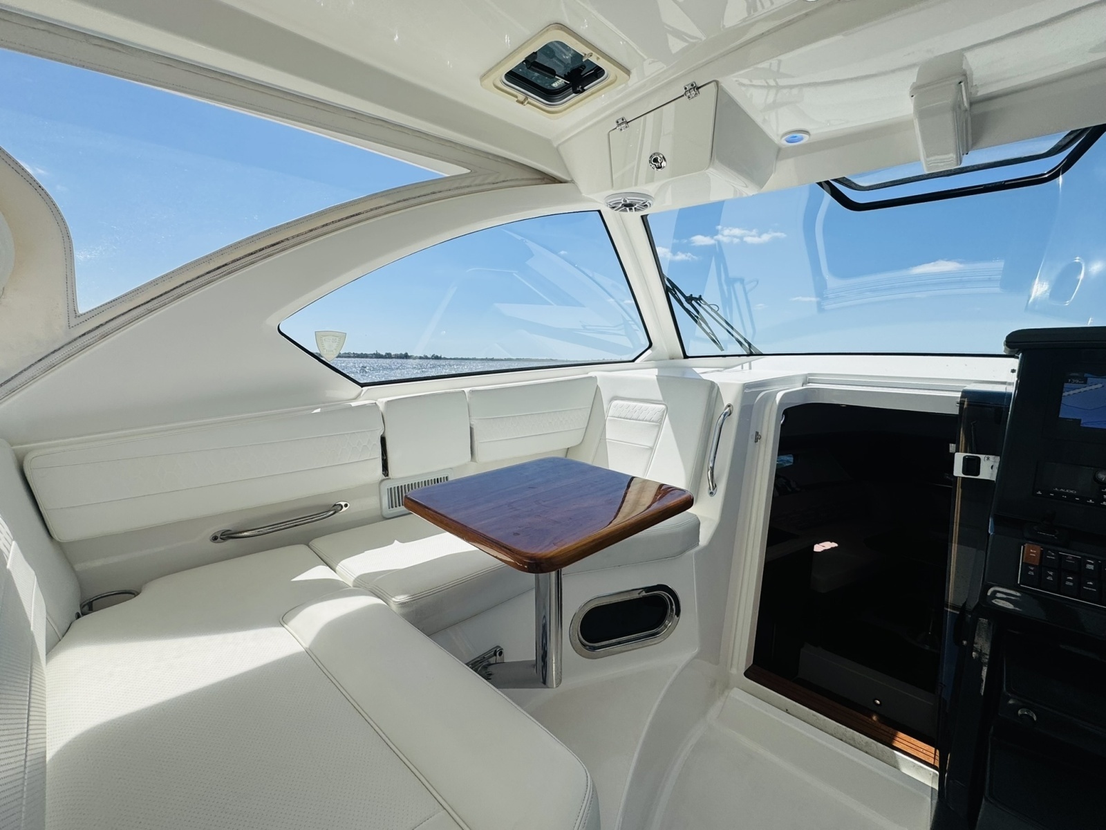 35ft Pursuit Yacht For Sale