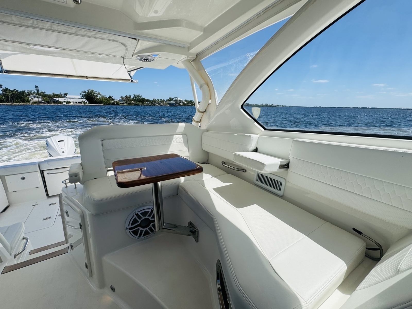 35ft Pursuit Yacht For Sale