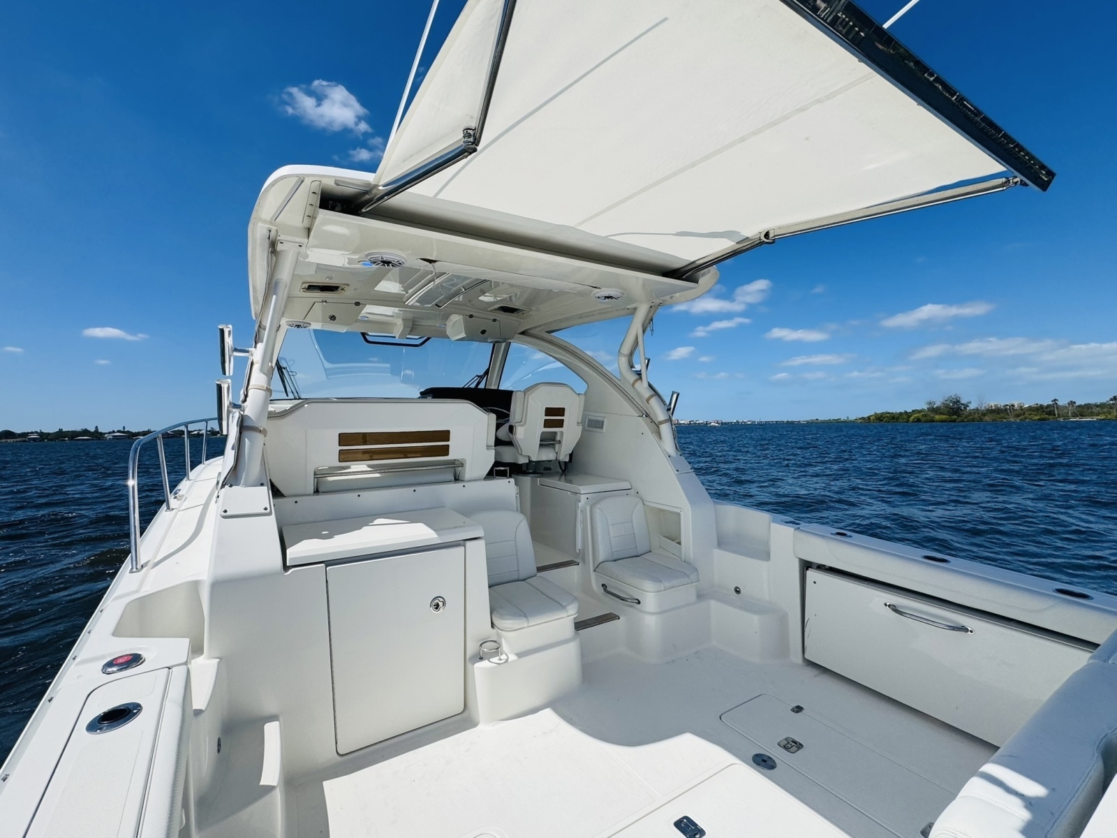 35ft Pursuit Yacht For Sale