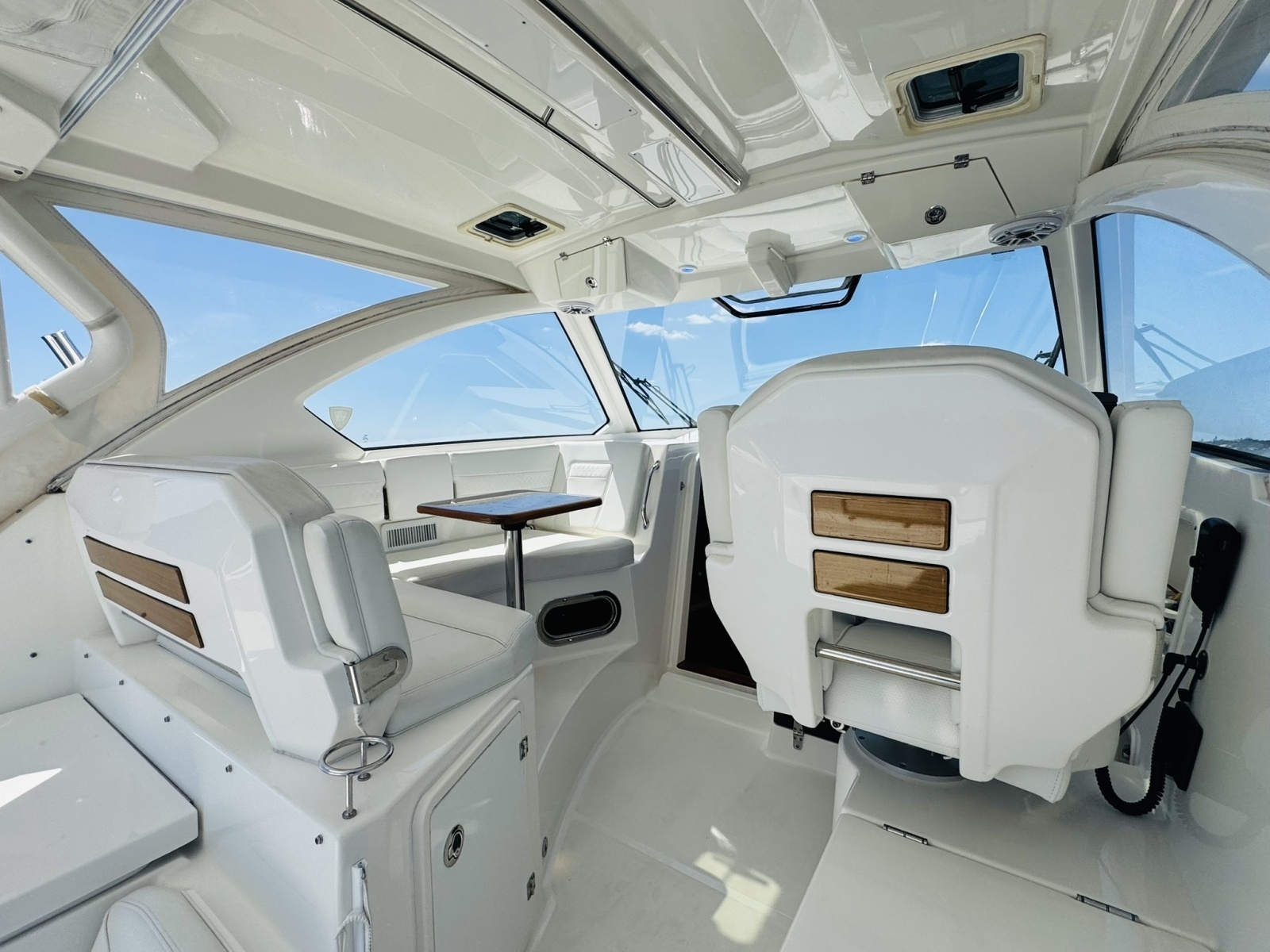 35ft Pursuit Yacht For Sale