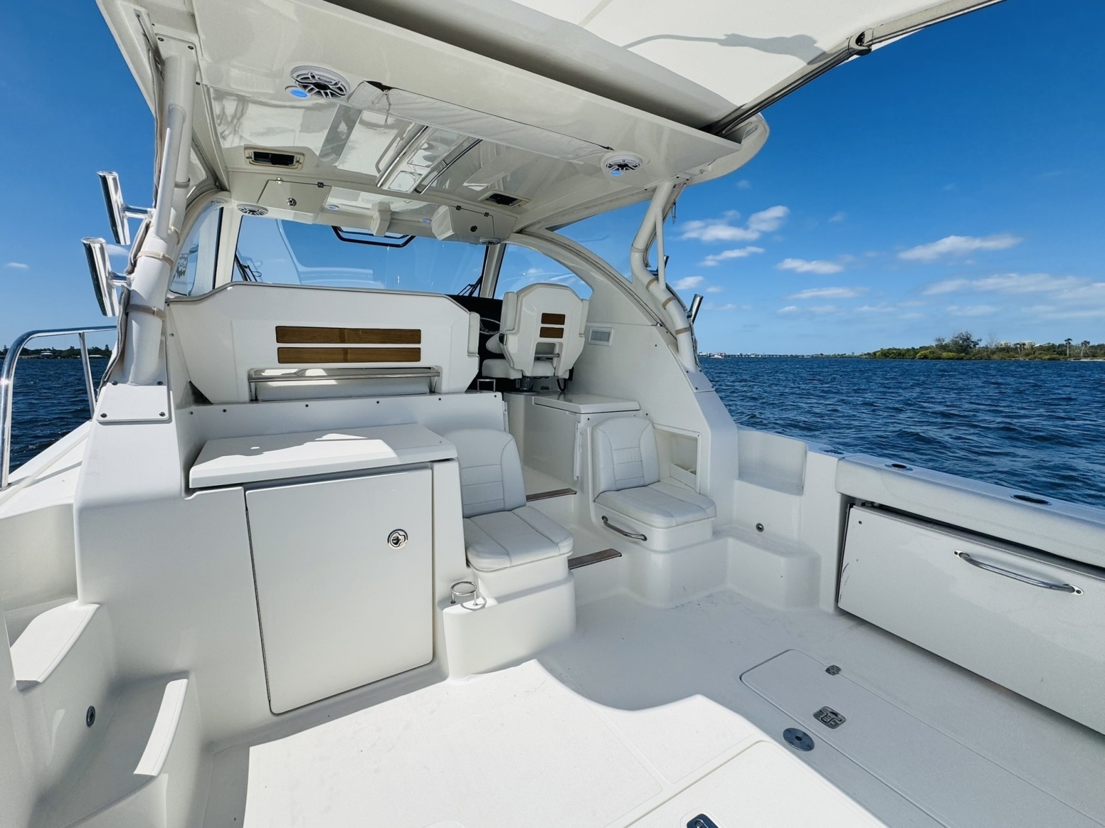 35ft Pursuit Yacht For Sale