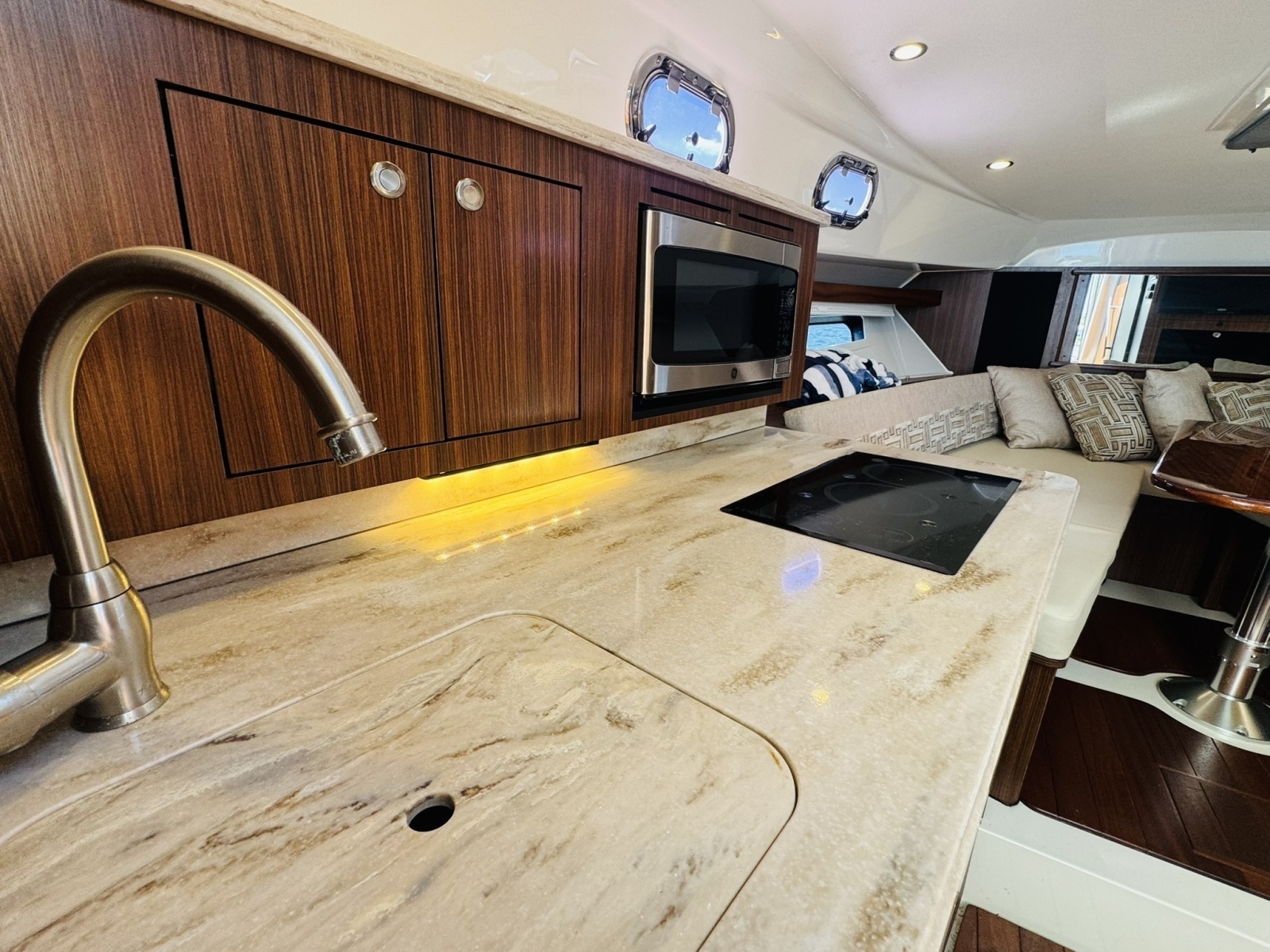 35ft Pursuit Yacht For Sale