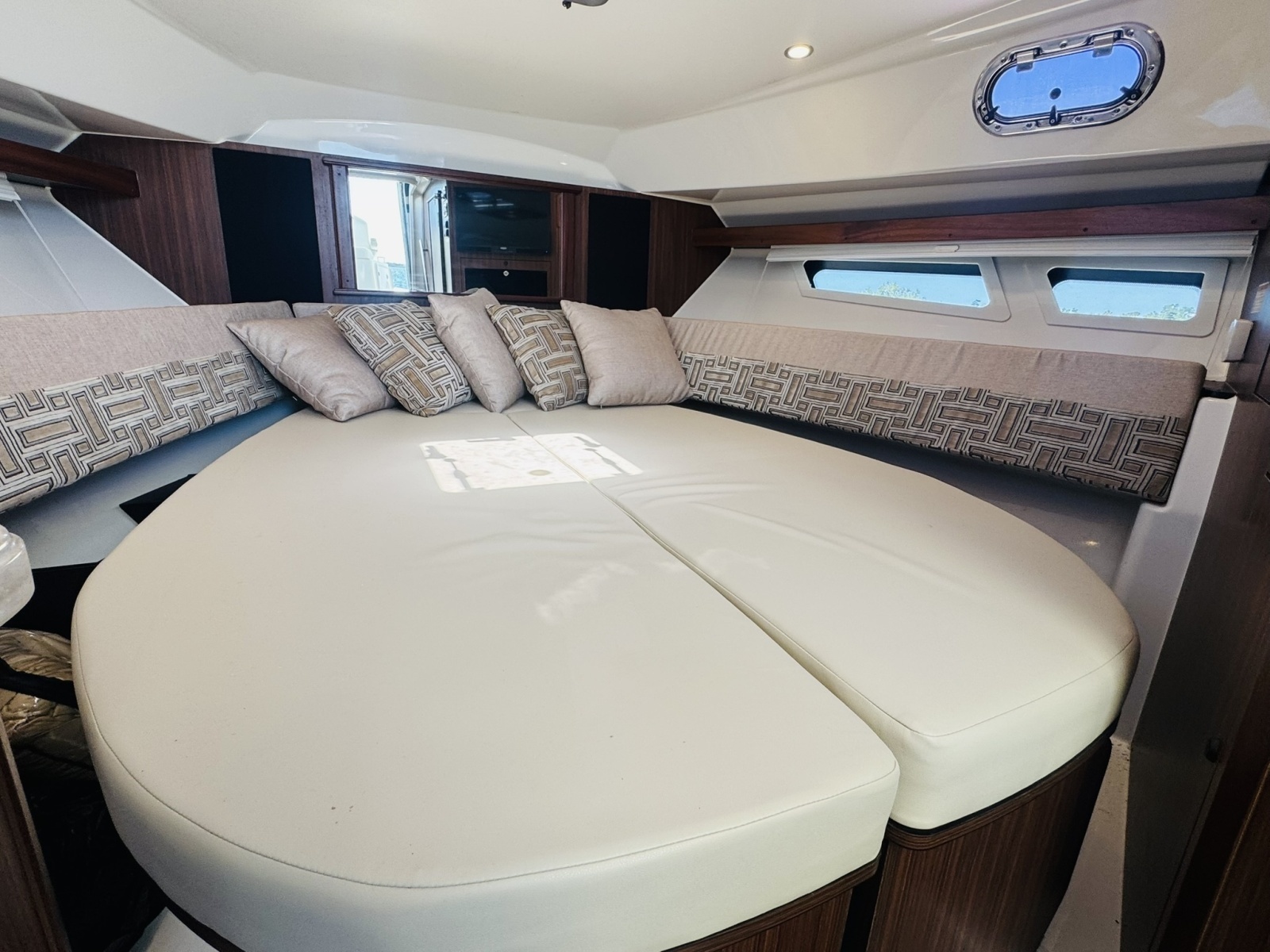 35ft Pursuit Yacht For Sale