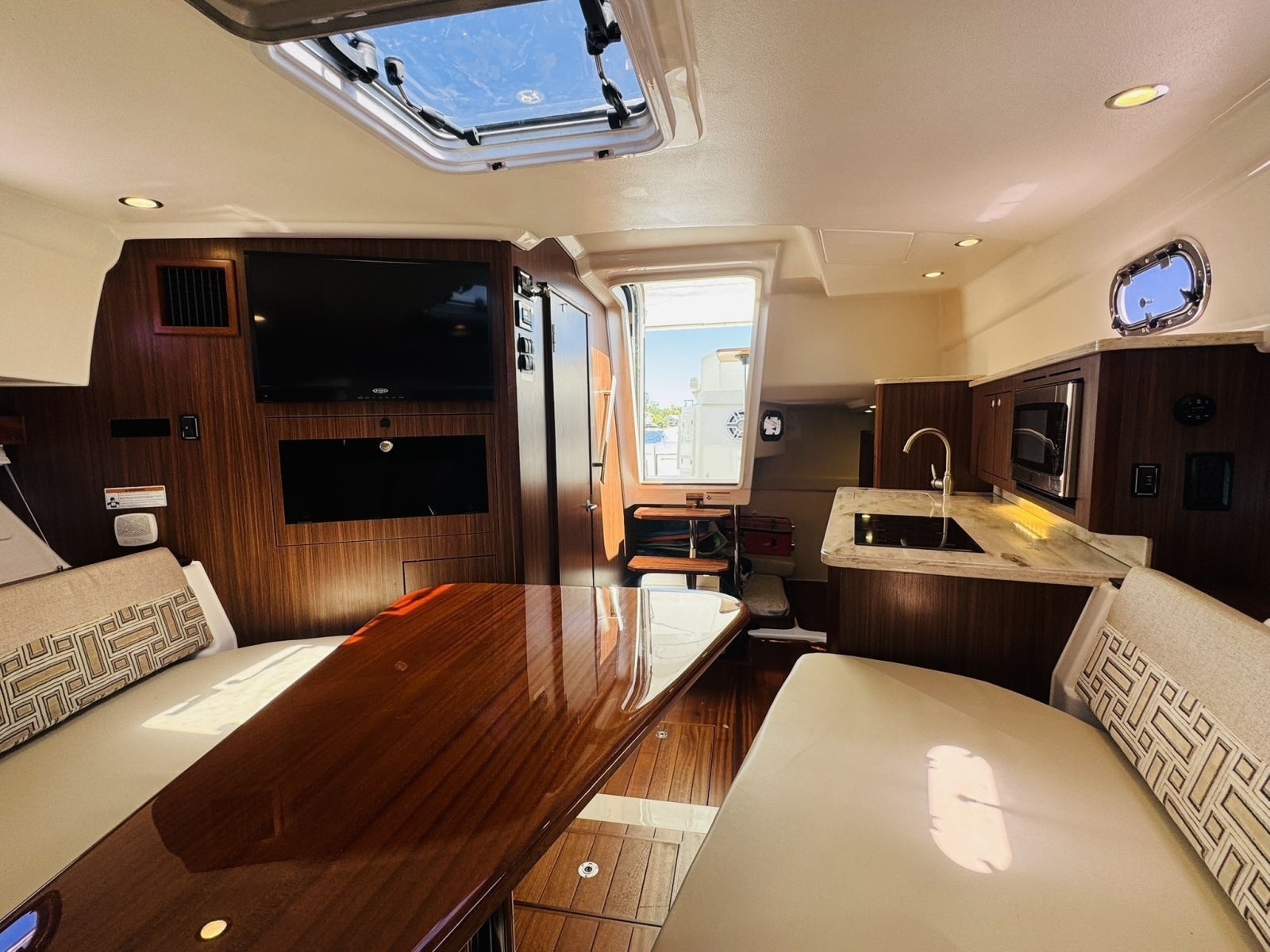 35ft Pursuit Yacht For Sale