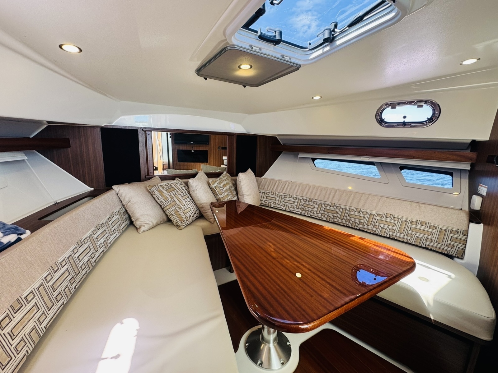 35ft Pursuit Yacht For Sale