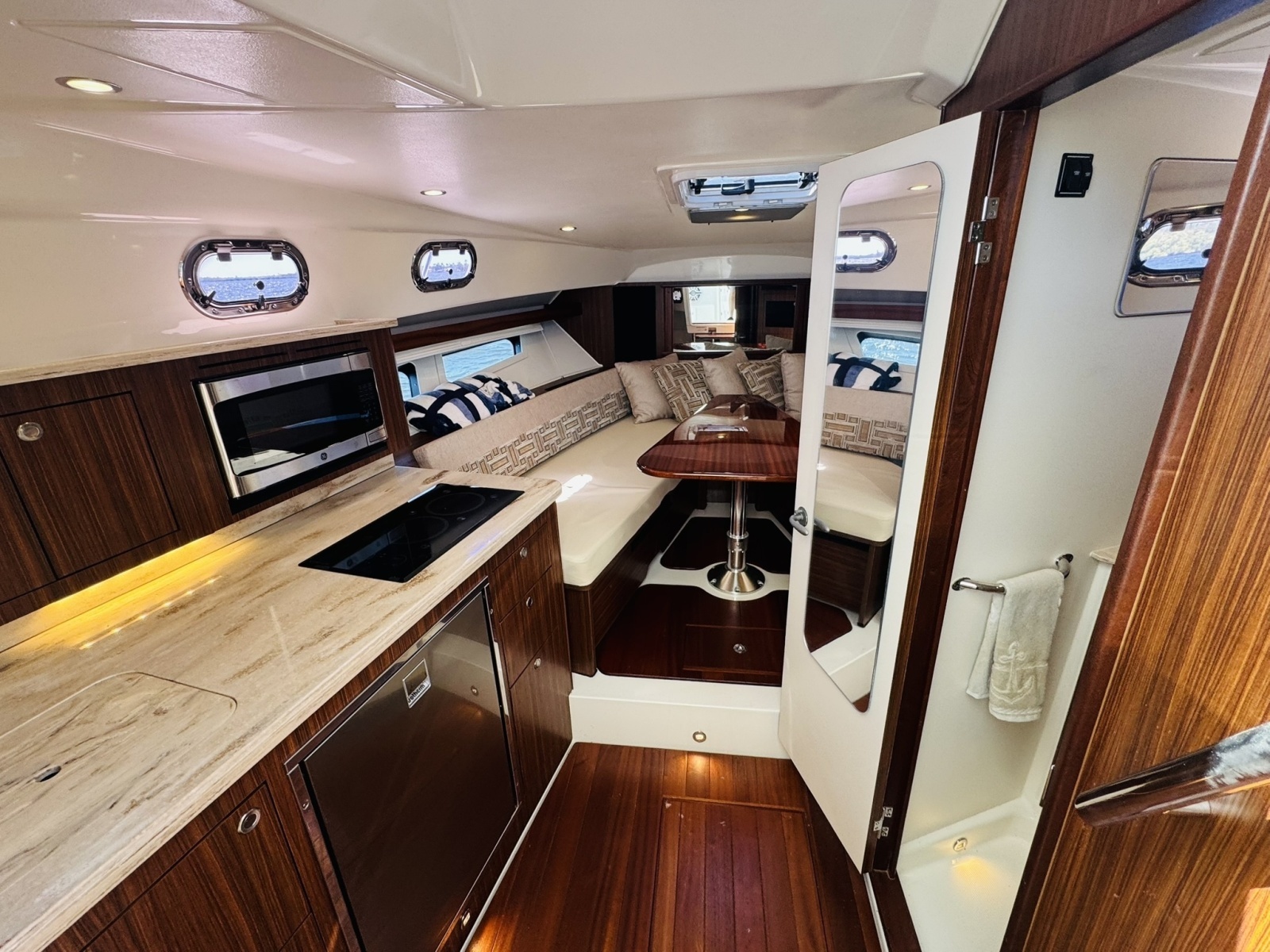 35ft Pursuit Yacht For Sale