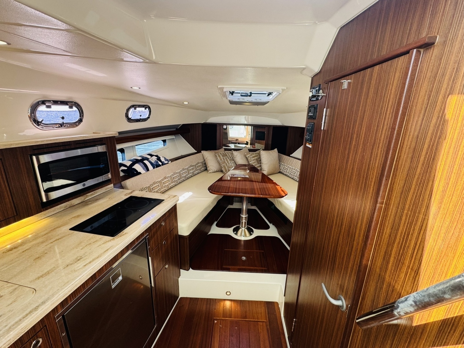 35ft Pursuit Yacht For Sale
