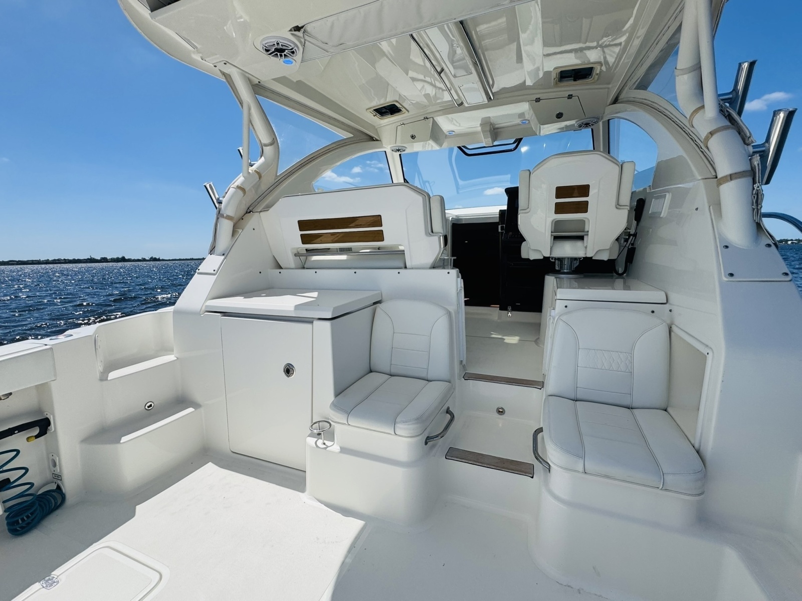 35ft Pursuit Yacht For Sale