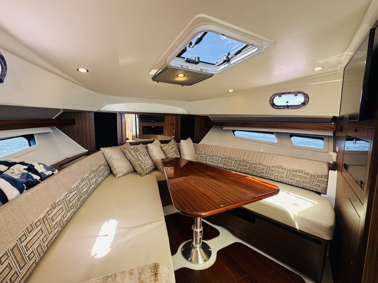 35ft Pursuit Yacht For Sale