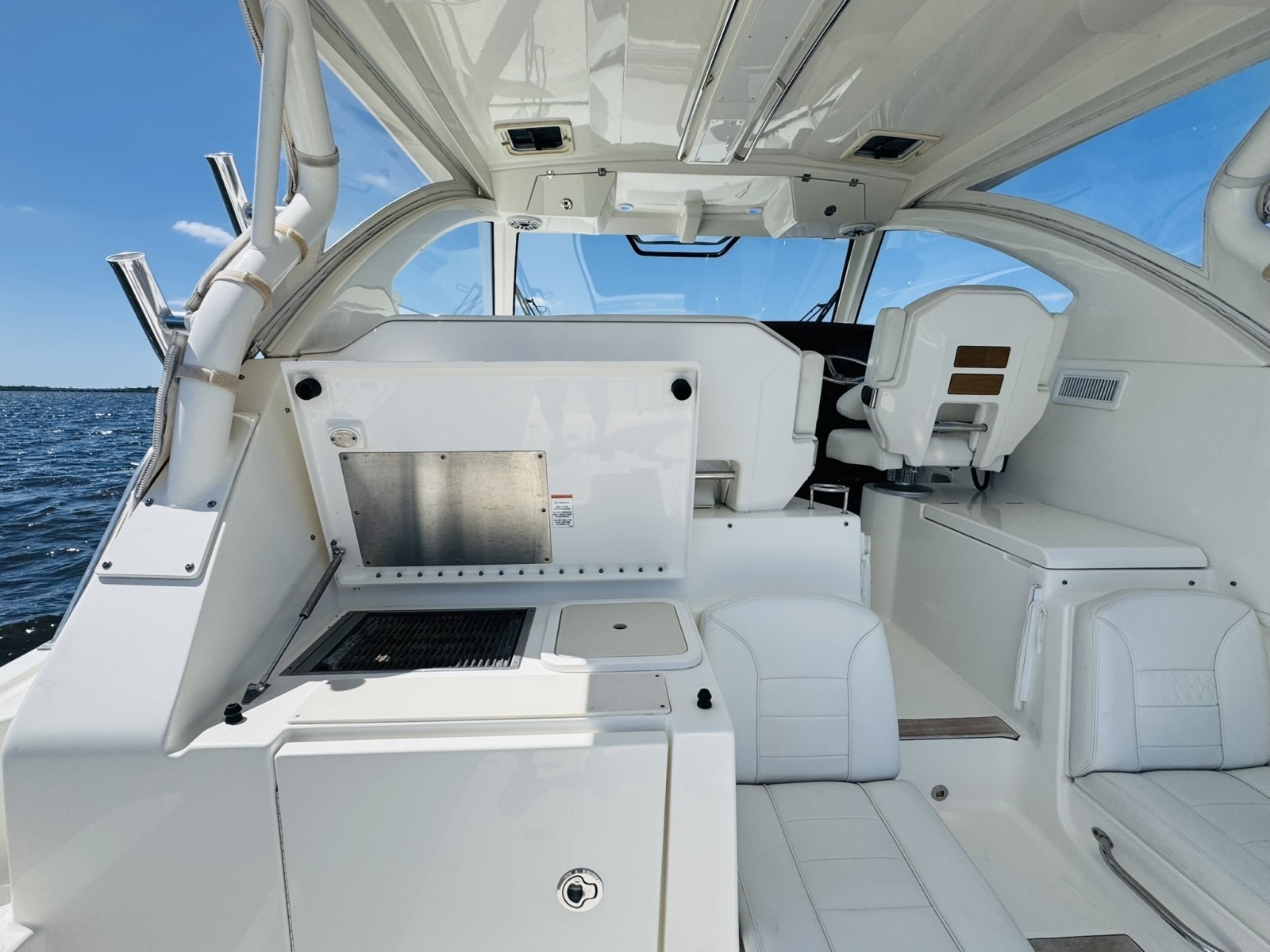 35ft Pursuit Yacht For Sale