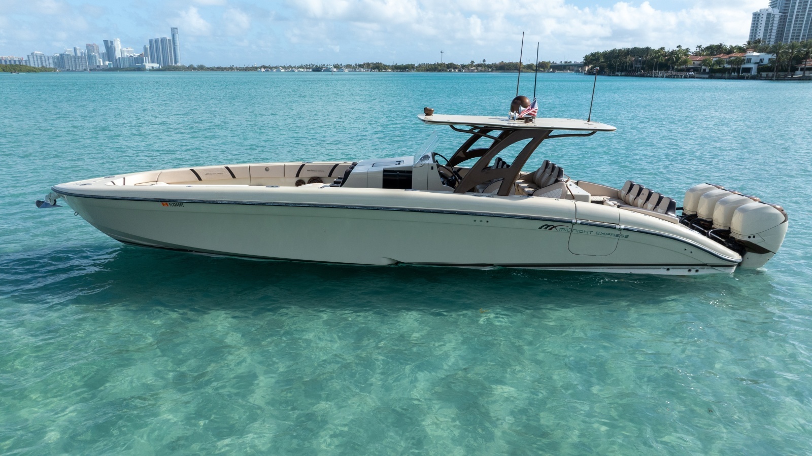 2019 Midnight Express 