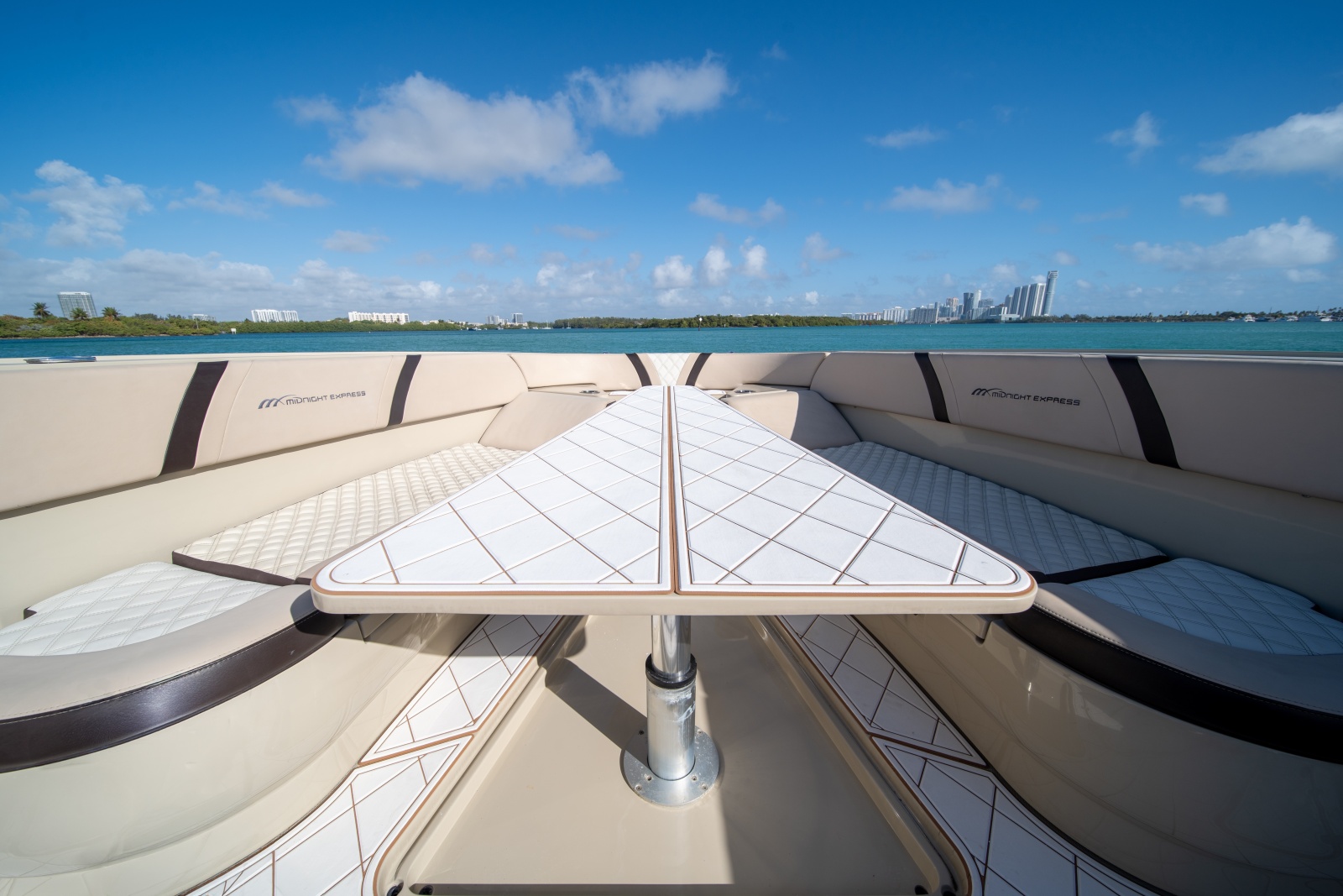 2019 Midnight Express 