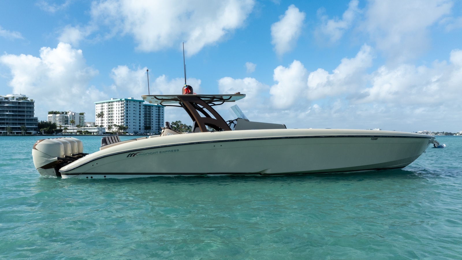 2019 Midnight Express 