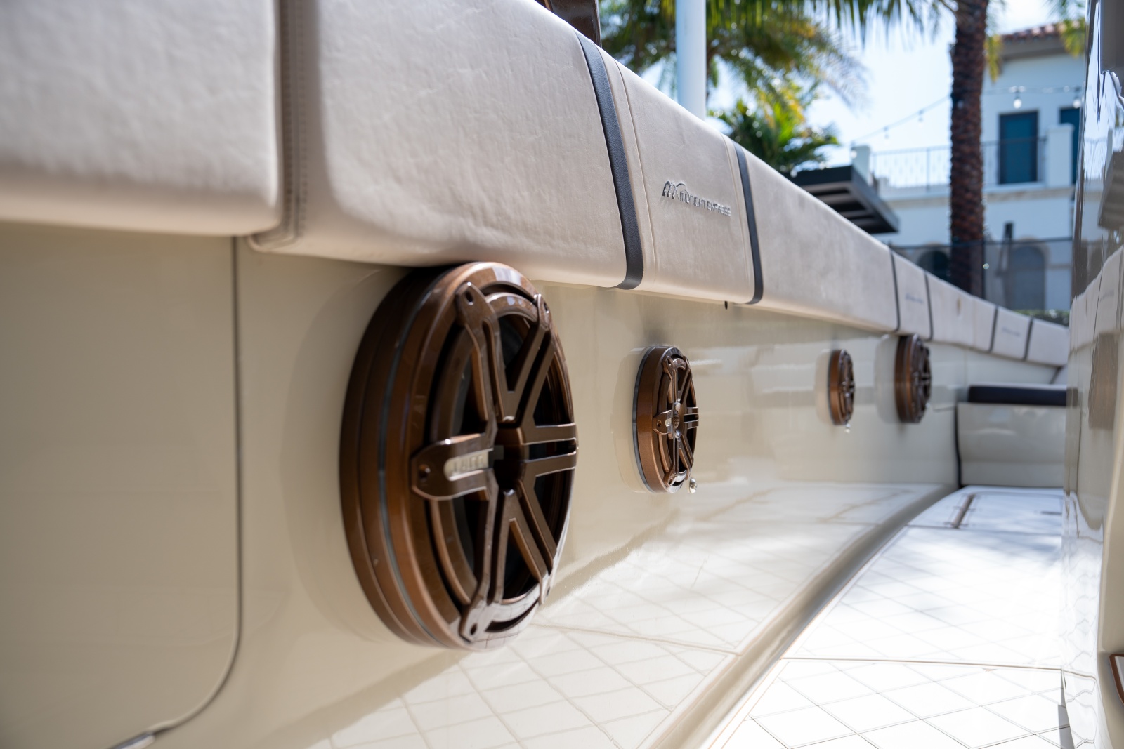 2019 Midnight Express 