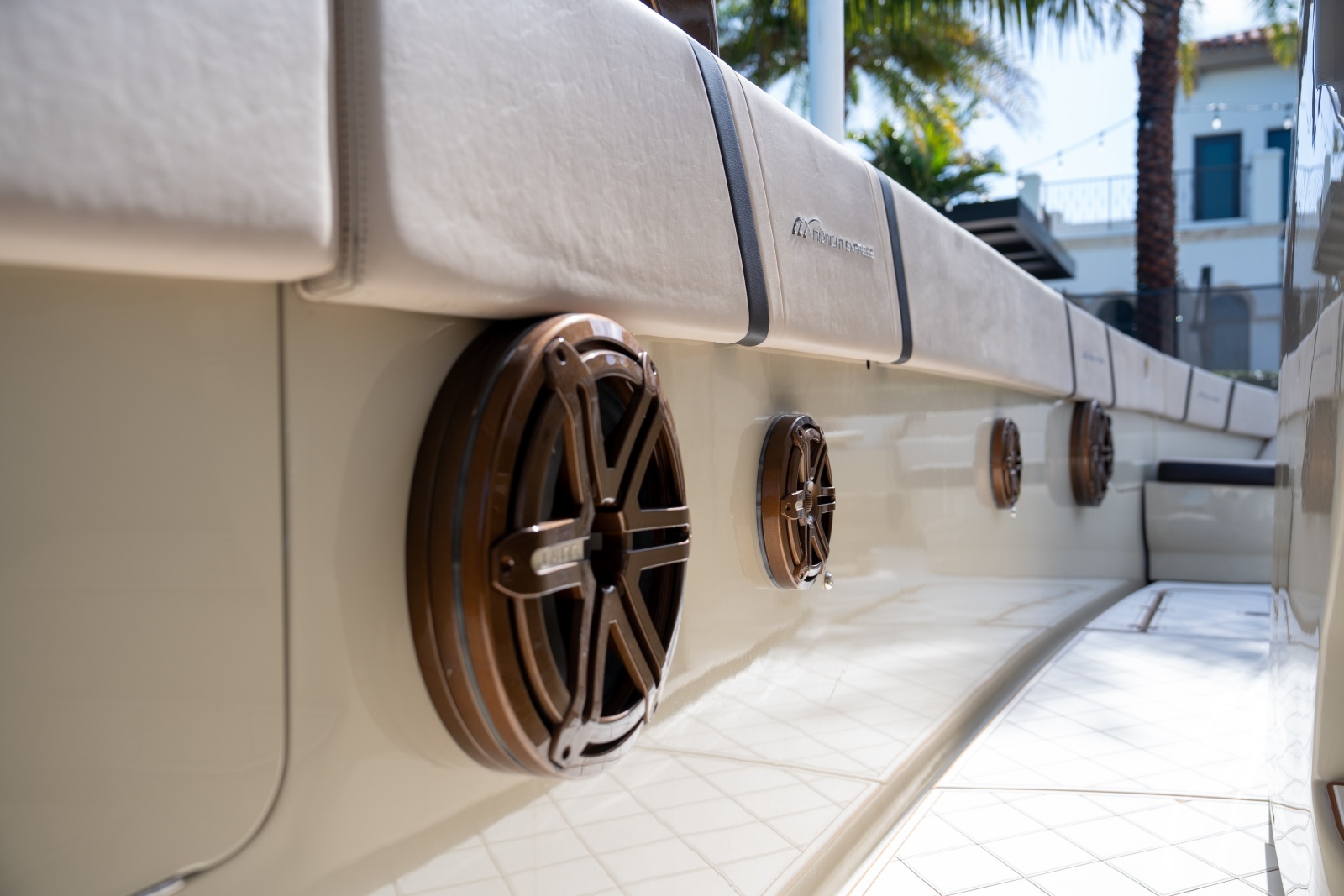 2019 Midnight Express 