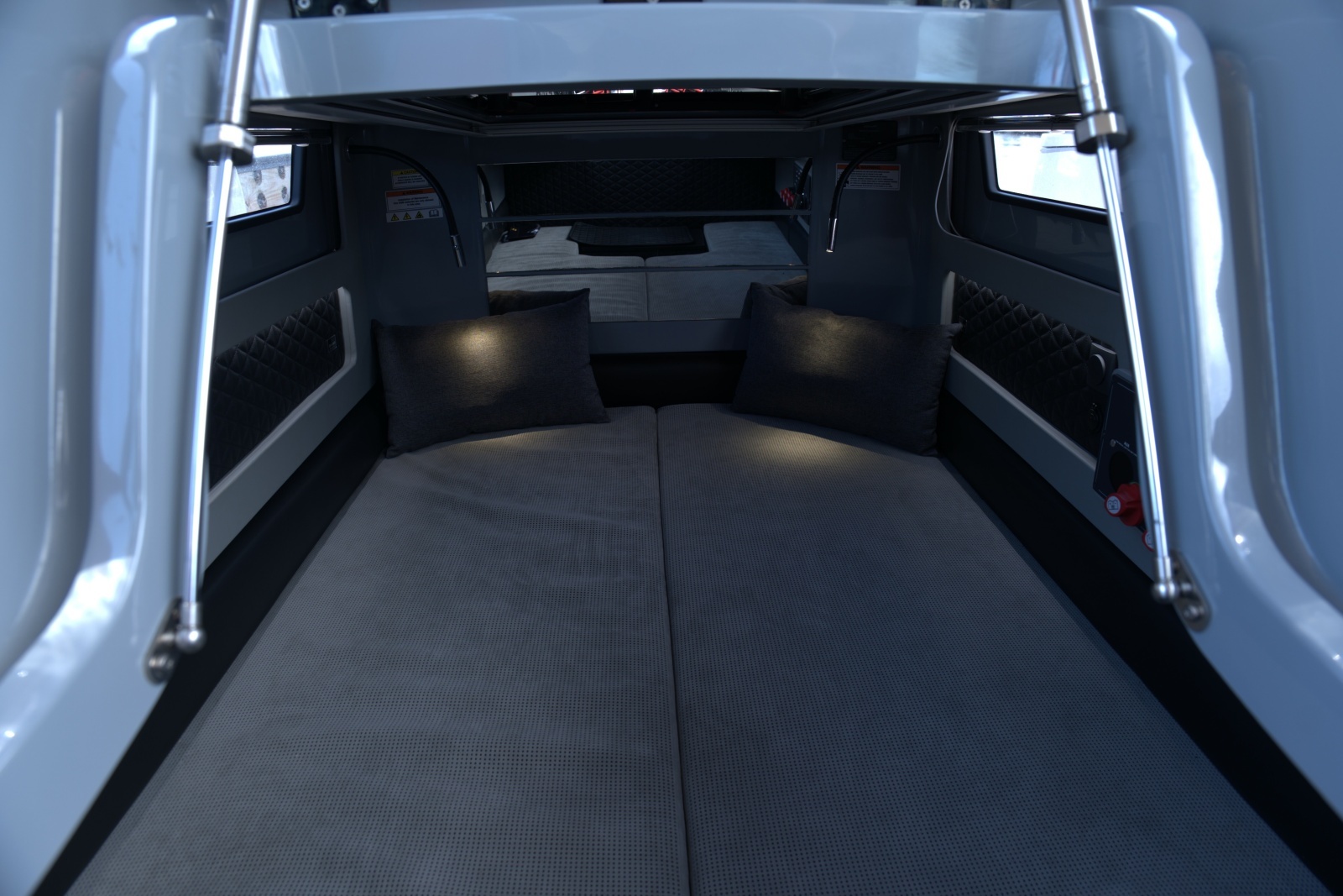 2023 Axopar 28 Brabus Shadow 500