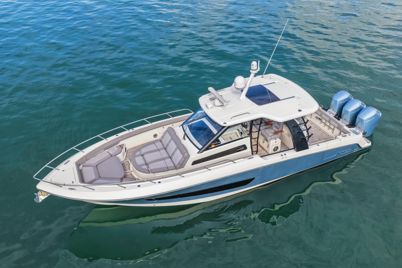 2023 Boston Whaler 