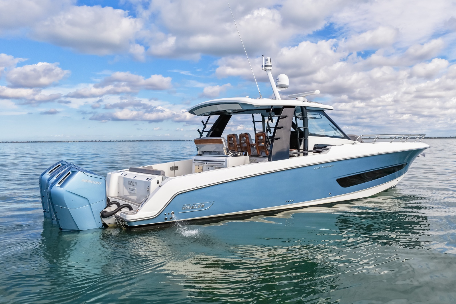 2023 Boston Whaler 