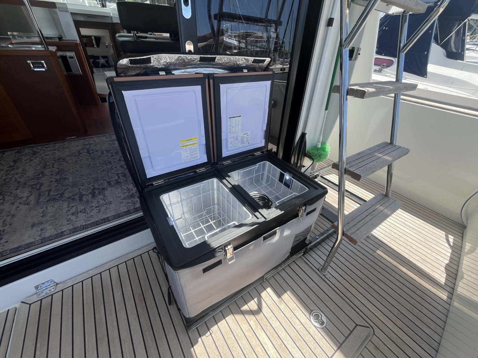 Cockpit Refrig3