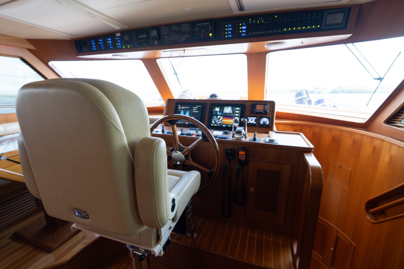 PILOTHOUSE FWD