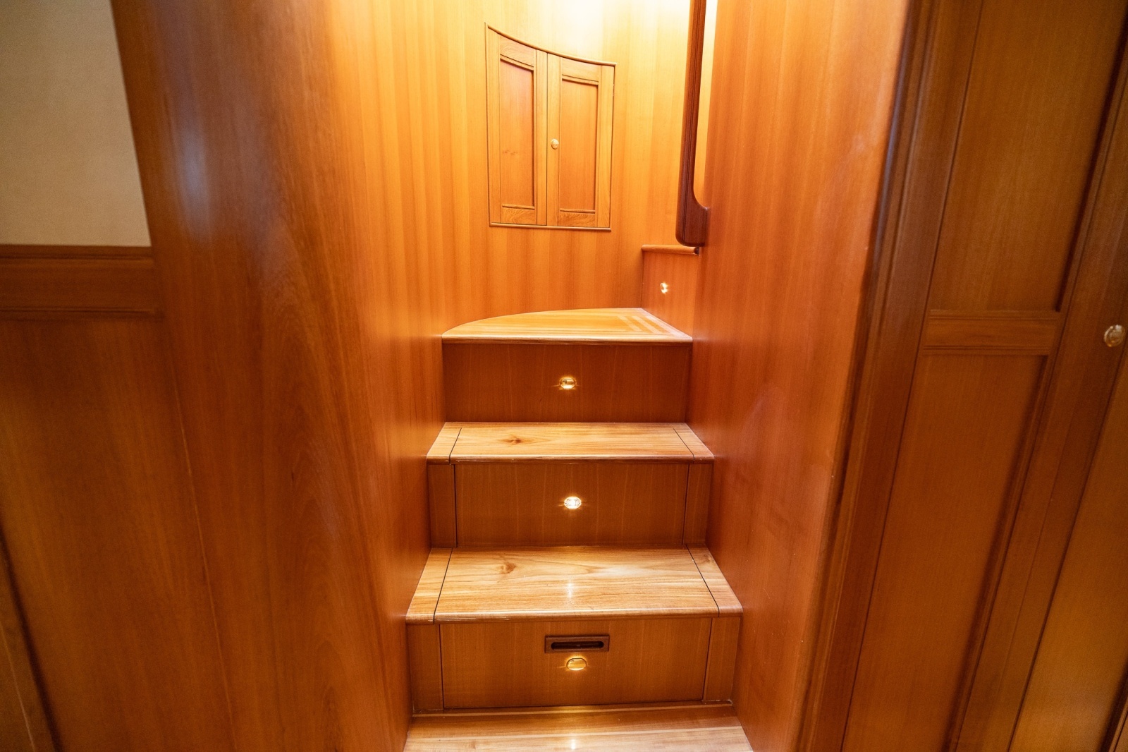 COMPANIONWAY STAIRS