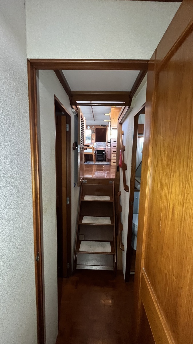 Steps From V Berth To Salon