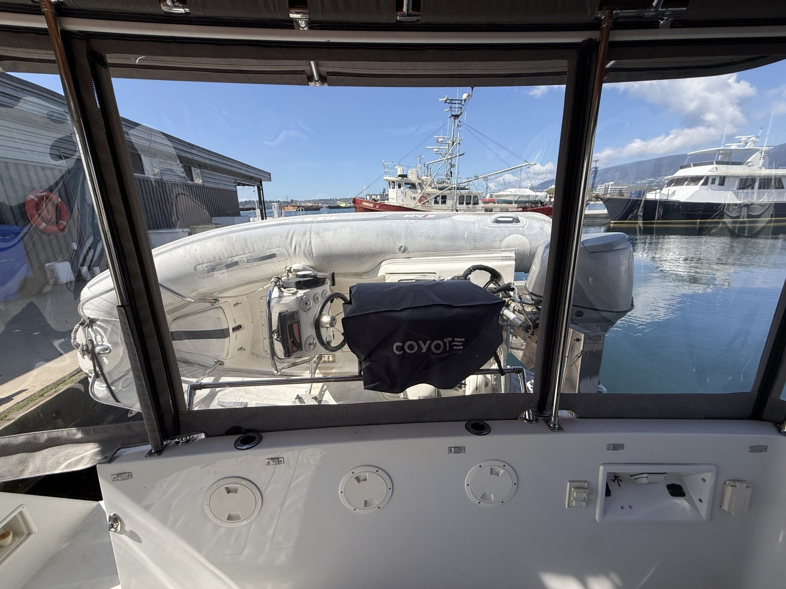 Strait Shooter 38ft Carver Yacht For Sale