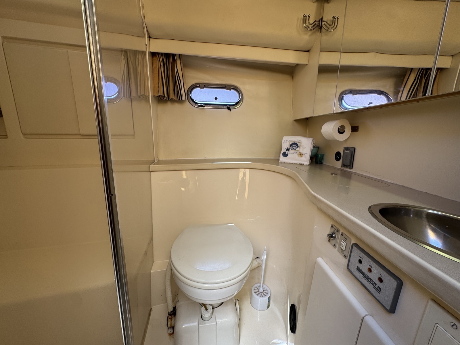 Strait Shooter 38ft Carver Yacht For Sale