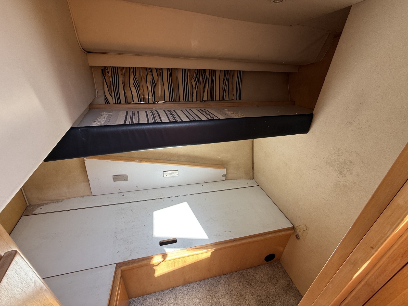 Strait Shooter 38ft Carver Yacht For Sale