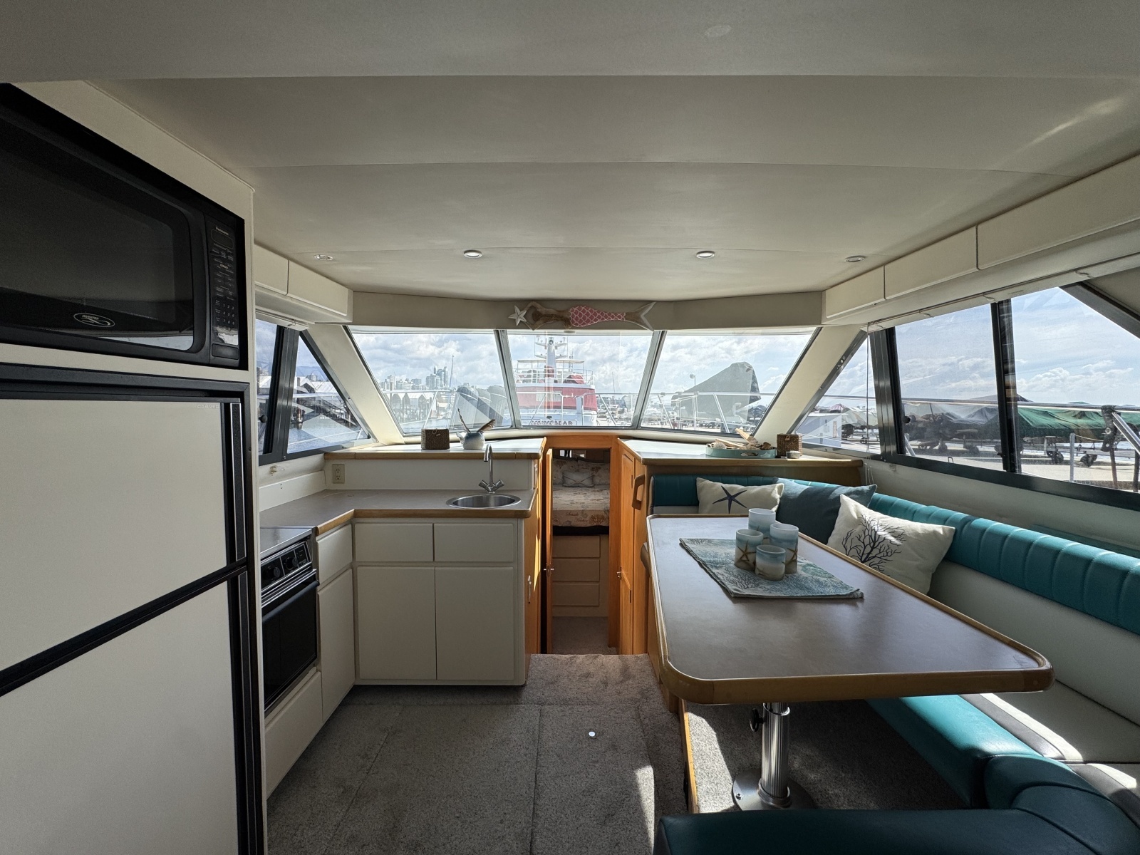 Strait Shooter 38ft Carver Yacht For Sale