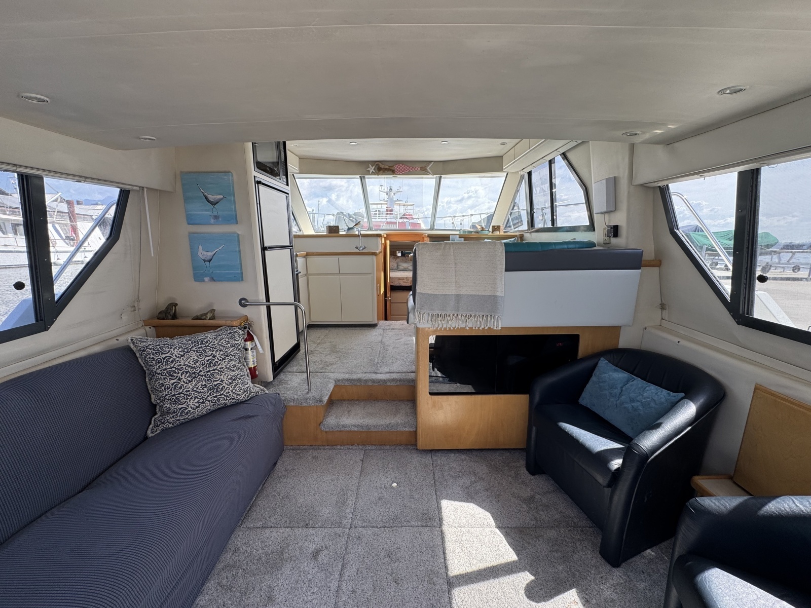 Strait Shooter 38ft Carver Yacht For Sale