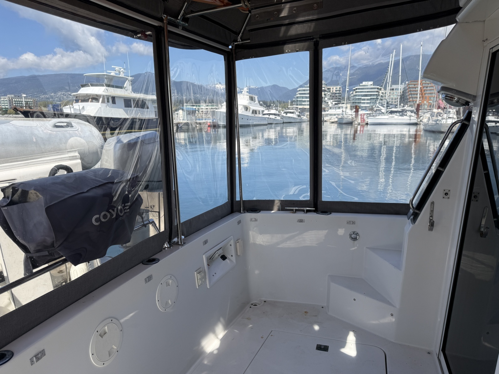 Strait Shooter 38ft Carver Yacht For Sale