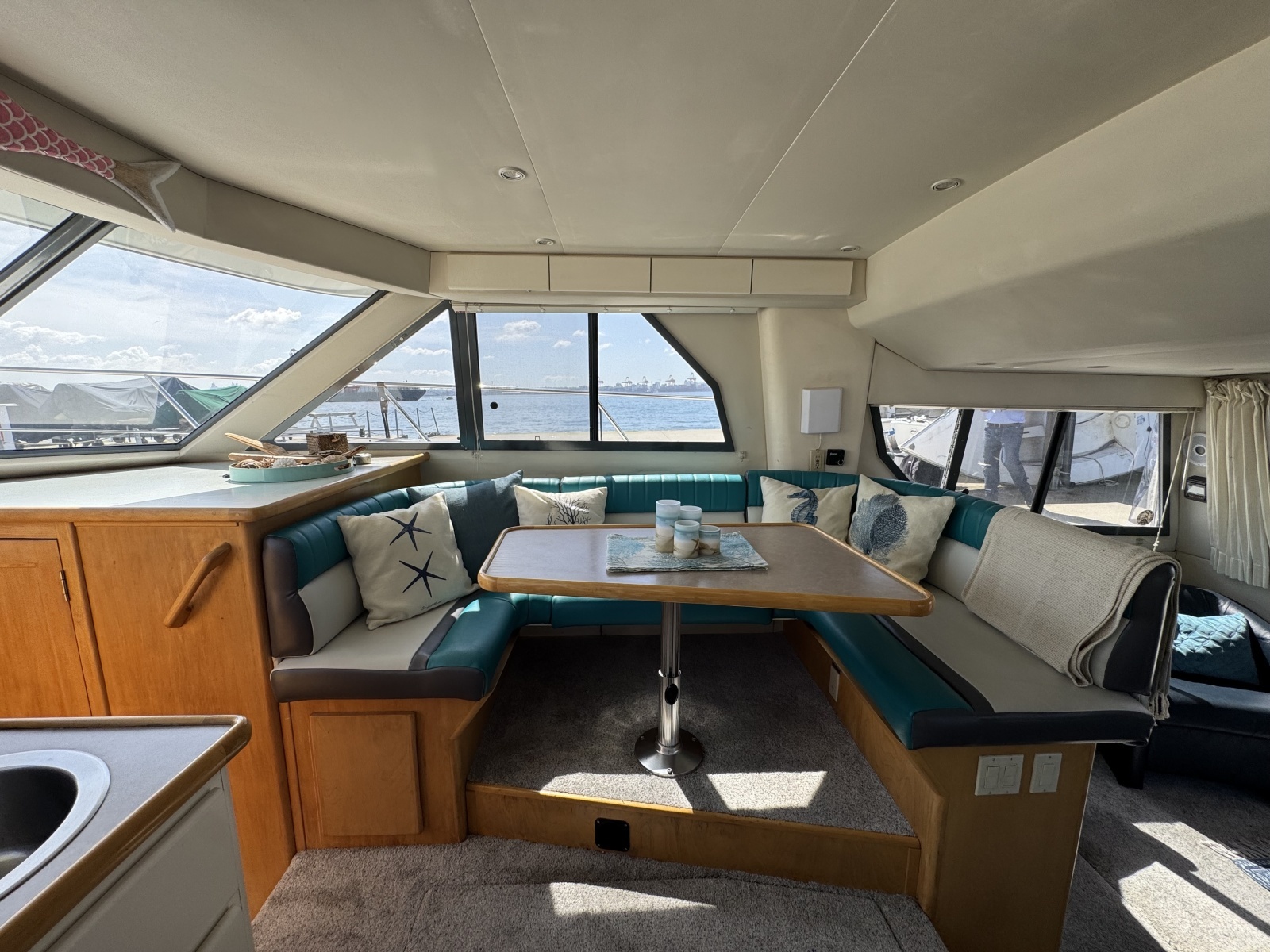 Strait Shooter 38ft Carver Yacht For Sale