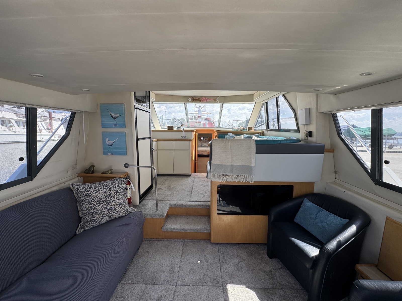 Strait Shooter 38ft Carver Yacht For Sale