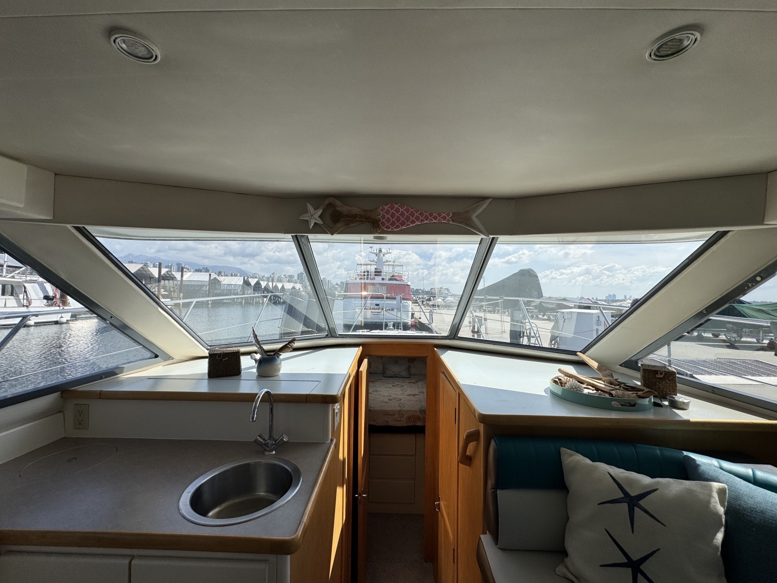 Strait Shooter 38ft Carver Yacht For Sale