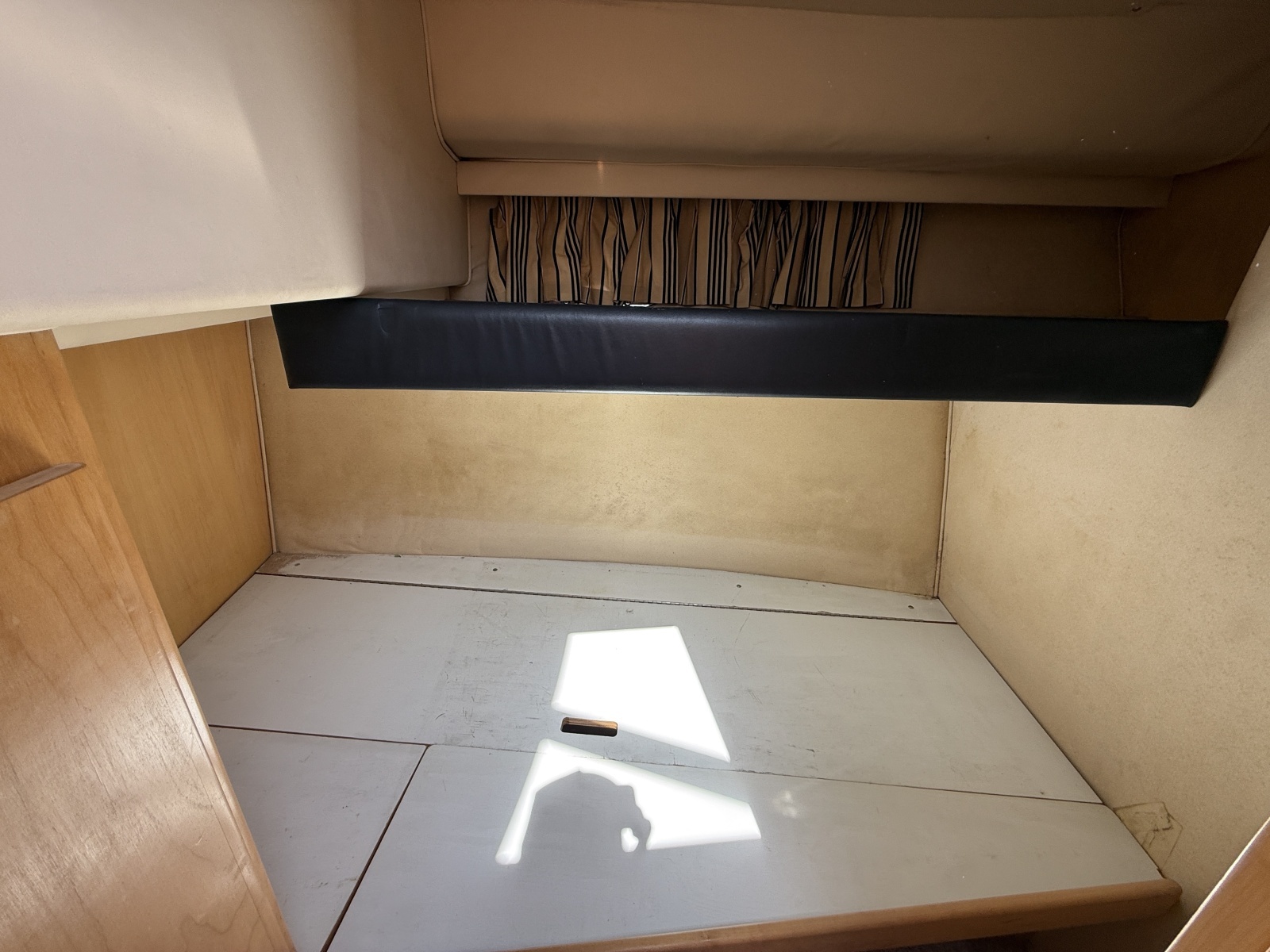 Strait Shooter 38ft Carver Yacht For Sale