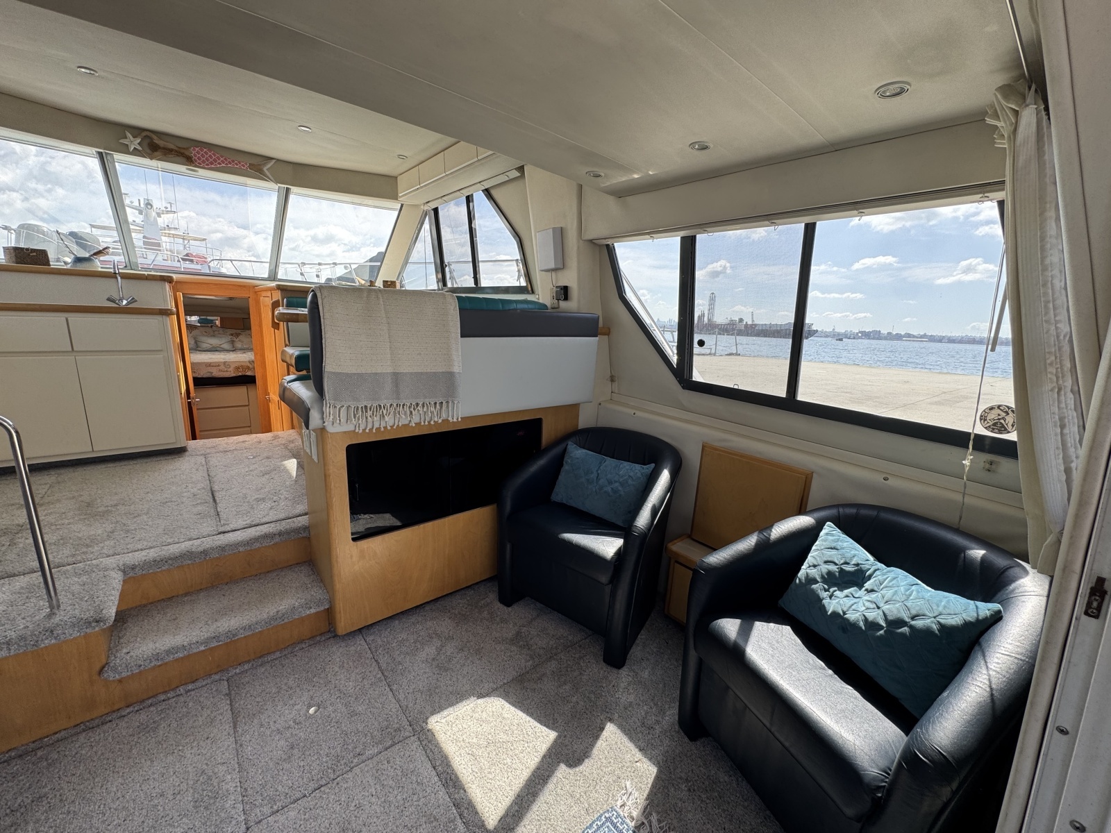 Strait Shooter 38ft Carver Yacht For Sale