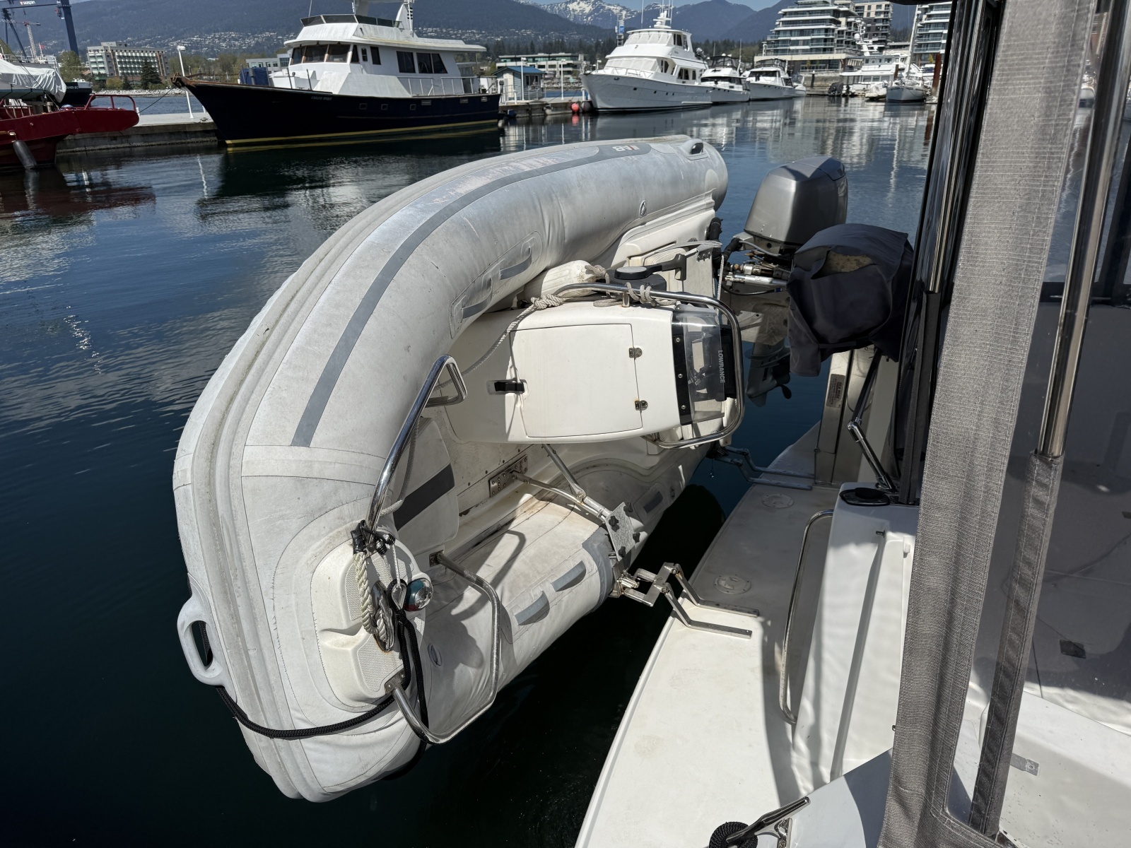 Strait Shooter 38ft Carver Yacht For Sale